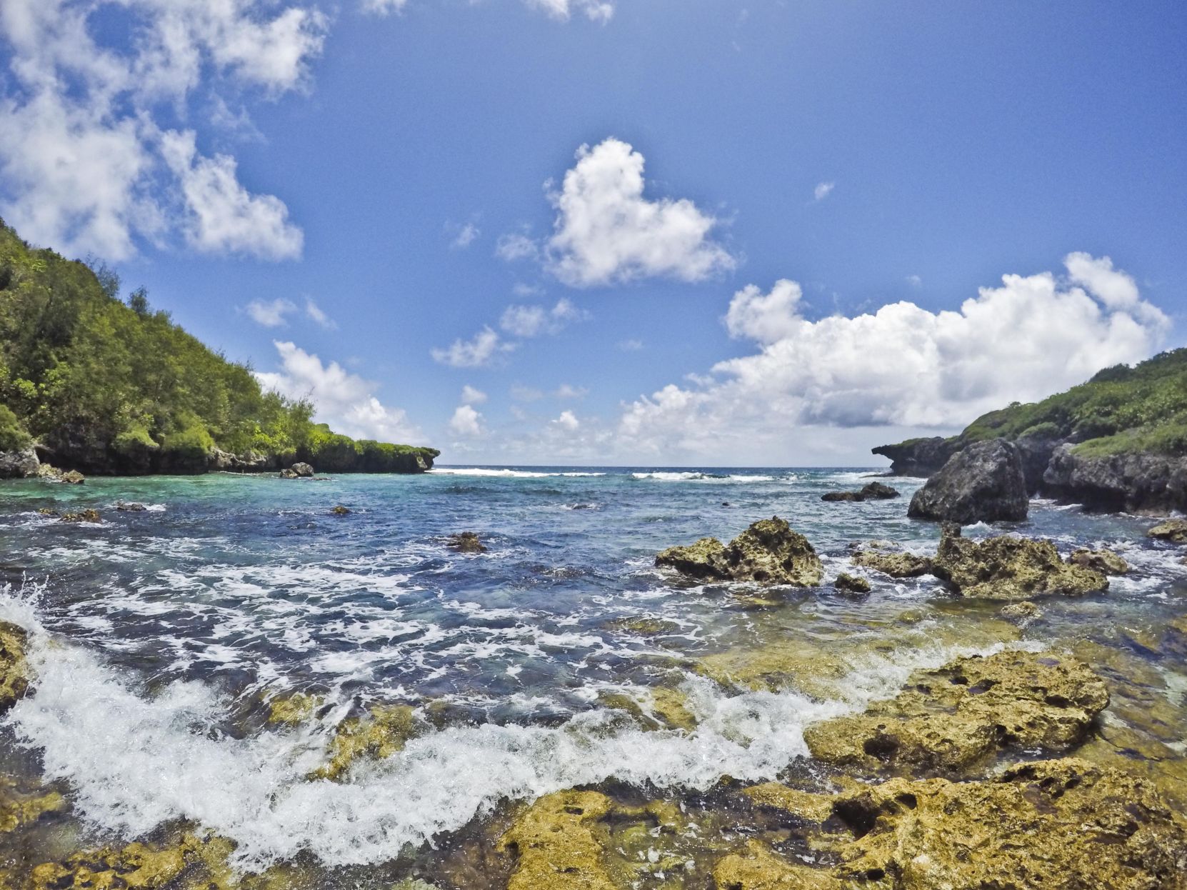 Fantastic views and fascinating reef life at Fadi'an Cove